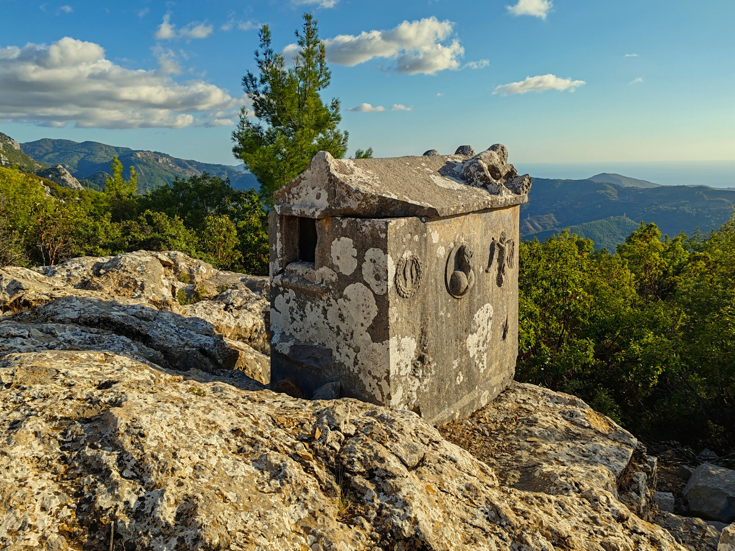 Lamos: The City on the Edge of Stone Oblivion
